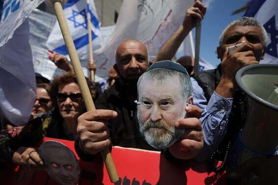 הפגנות תמיכה בנתניהו מחוץ לביהמ"ש המחוזי בי-ם // צילום: אורן בן חקון